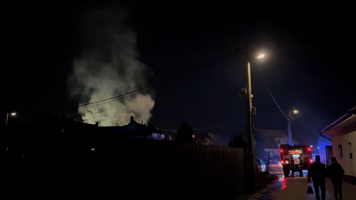 Na Brněnsku hořel dům zaskládaný harampádím, majitele našli mrtvého